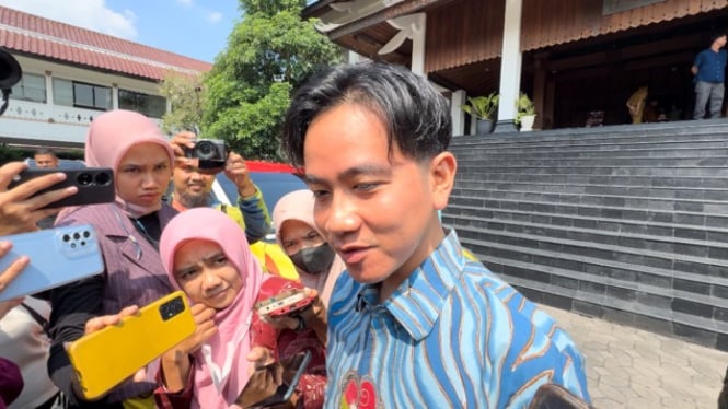 Gibran Enggan Berkomentar Terkait Pengunduran Diri Airlangga sebagai Ketua Umum Golkar