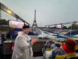 Prabowo Subianto Beri Semangat Kontingen Indonesia dengan Lambaikan Tangan di Opening Ceremony Olimpiade Paris 2024