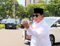 Recovering from Leg Surgery, Prabowo Subianto Takes a Light Jog and Demonstrates Silat Pose at the Presidential Palace