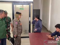 Satpol PP Kebayoran Lama Melakukan Razia di Kantor yang Menipu Pelamar Kerja