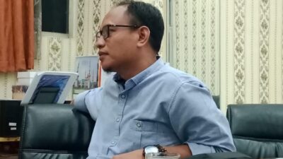 Pansus DPRD mendesak Sekda Pemkab Situbondo untuk segera mengembalikan kelebihan honor