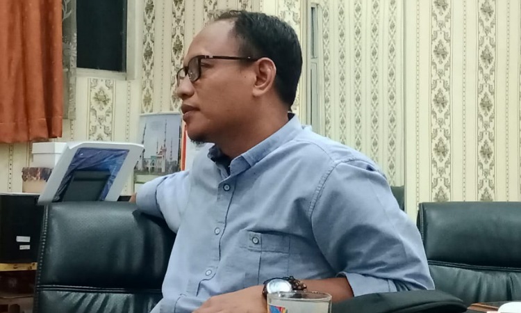 Pansus DPRD mendesak Sekda Pemkab Situbondo untuk segera mengembalikan kelebihan honor