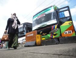 Penumpang Terpaksa Membersihkan Kotoran Usai Tertangkap BAB di Toilet Bus