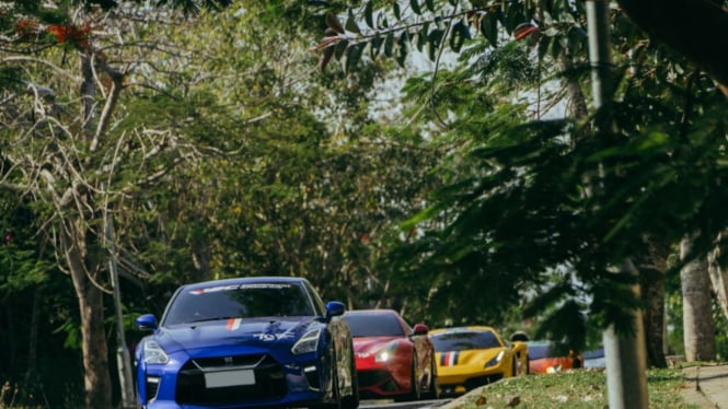 Supercar Menyemarakkan Lalu Lintas di Bali