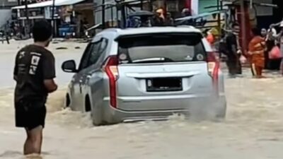 Pajero Sport Menunjukkan Kehebatannya Melewati Banjir, Netizen: Lingkungan yang Tepat