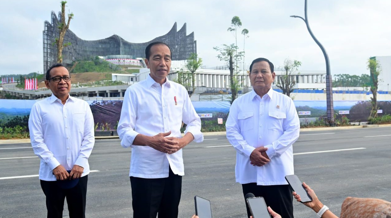 President Jokowi and Defense Minister Prabowo Subianto Review Progress of IKN Development on Monday Morning