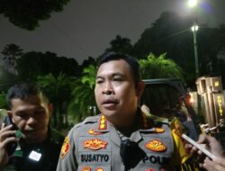 Aparat menangkap lebih dari seratus pelajar saat melakukan aksi di gedung DPR RI