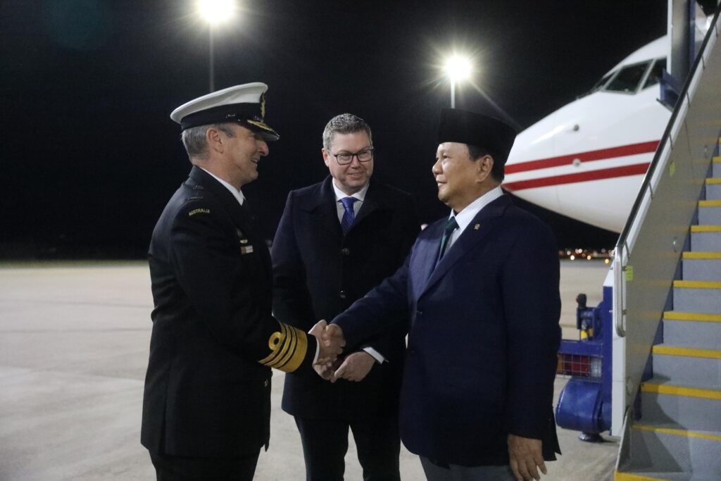 Prabowo Subianto Arrives in Canberra for Official Visit, Welcomed by Honorary Guard