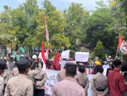 Koalisi Mahasiswa Ngawi Berunjuk Rasa untuk Menyuarakan Penegakan Putusan MK