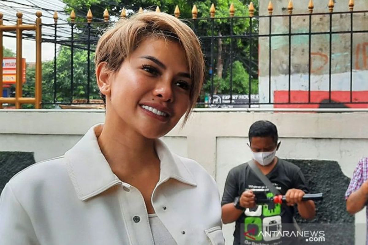 Nikita Mirzani dipanggil polisi karena tahanan tewas dalam kasus kriminal kemarin