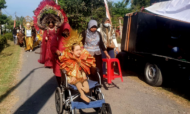 Kehadiran Peserta Difabel di Karnaval Inklusi Desa Karangrejo Jember Menarik Perhatian Publik