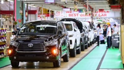 5 Tokoh yang Menyukai Kesenangan Berkendara dengan Kijang Innova