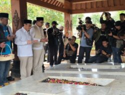 Pertama Hari Kampanye, RK-Suswono Berkunjung ke Makam Benyamin S, Fatmawati, dan Haji Lulung