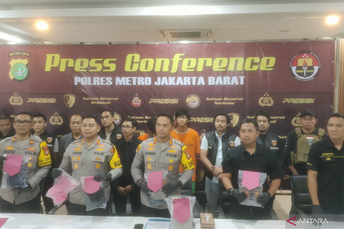 Pemerintah Kota Jakarta Barat meminta orang tua untuk memperketat pengawasan terhadap anak-anaknya.