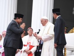 Prabowo Subianto Shares a Moment of Shaking Hands with Pope Francis, Expressing: “Indonesia is Fortunate with Diversity and Harmony”