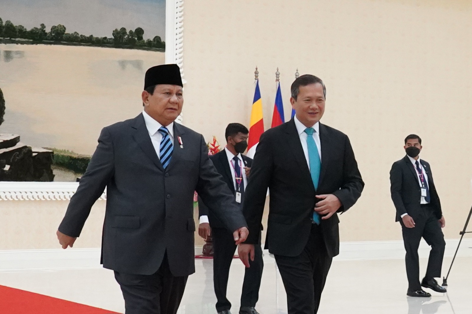 Prabowo Subianto Strengthening Collaboration for ASEAN Development through Meetings with Cambodian PM and Senate President