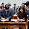 All Faction Members Gather and Pray in Final DPR Session of Prabowo Subianto