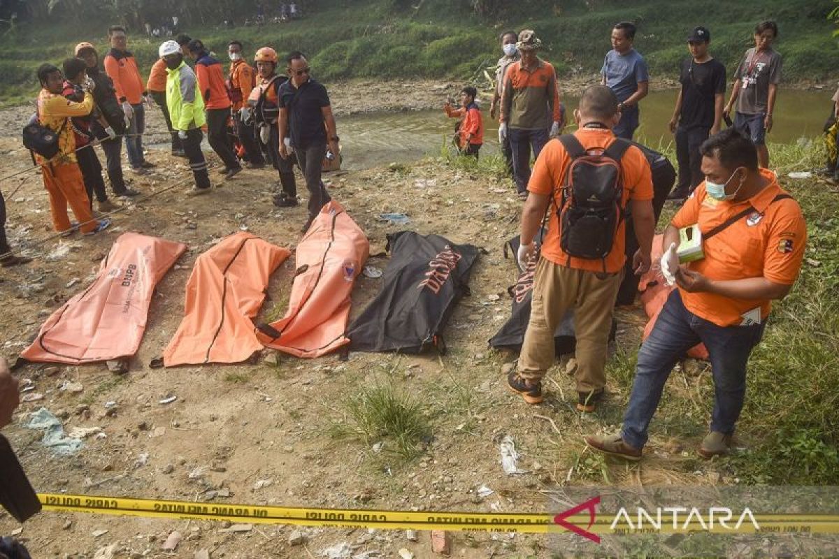 Polisi harus berhati-hati dalam menentukan penyebab kematian remaja di Kali Bekasi