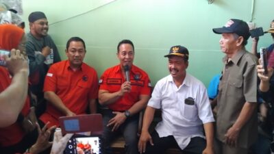 Andika Perkasa Diteriaki ‘Rambo’ Saat Sambangi Posko Relawan di Kesugihan Cilacap