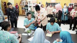 Pak Yes, Sumbangkan Buku Bacaan untuk Mendukung Semangat Literasi di Lamongan, Perpusda Butuh Dukungan Anda