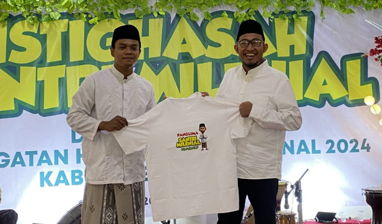 Achmad Fauzi Dihargai dengan Gelar Panglima dan Menarik Dukungan Ribuan Santri Milenial