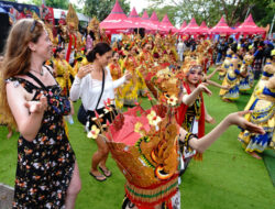 Festival Padang Ulanan Dimulai dengan Pertunjukan Tari Kolosal Gandrung Sewu di Banyuwangi