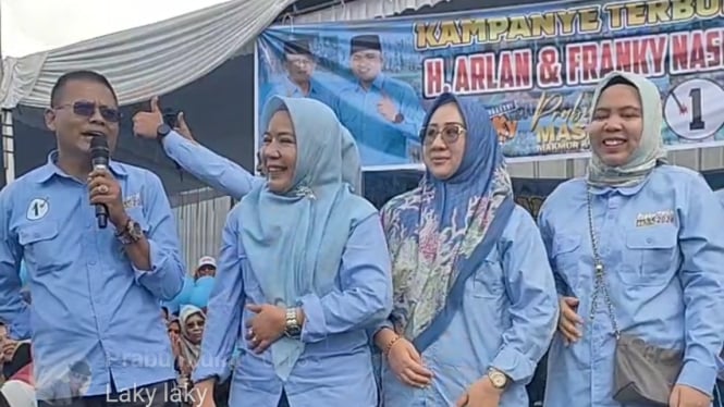 Calon Wali Kota Prabumulih Menyita Perhatian dengan Memperlihatkan 4 Istri saat Kampanye