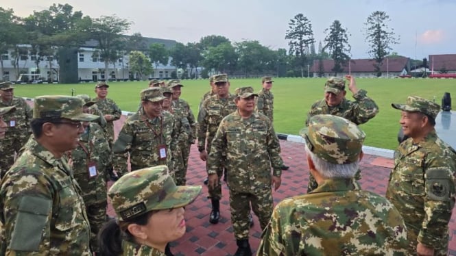 Prabowo Mengajarkan Disiplin dan Kesetiaan pada Retreat Kabinet Merah Putih di Akmil Magelang