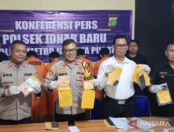 Polisi menangkap empat tersangka dengan ratusan gram sabu dalam tempo satu minggu