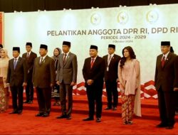 Prabowo Subianto and Jokowi Together Ride Presidential Car to the Inauguration of Elected Parliament