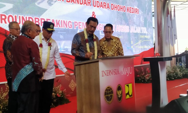 Luhut Menyelenggarakan Peresmian Bandara Dhoho Kediri Serta Meresmikan Groundbreaking Akses Jalan Tol di Kota Tersebut