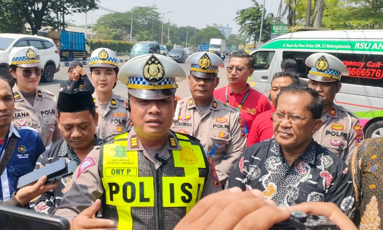 Polisi Sidoarjo Melakukan Patroli Ruqyah untuk Mencegah Kecelakaan di Jalan Raya Trosobo-Krian-Balongbendo