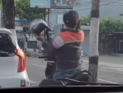 Viral Pemotor Memukul Kepalanya Sendiri: Fenomena Terbaru