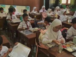 “Hari Pertama Program MBG: Murid SDN Kedungjenar Blora Gembira!”