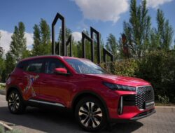 Perbandingan Harga Mobil SUV Baru: Pesaing Honda HR-V & Hyundai Creta