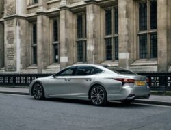 Pensiunnya Lexus ES: Penemuan Sedan Terbaik!
