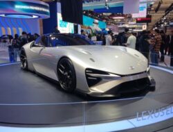 Cara Adu Gengsi Pemilik Mobil Lexus di Lapangan
