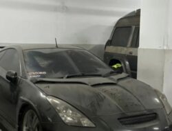 Deretan Mobil Mewah Berdebu: Penemuan Menarik!