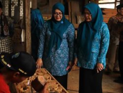 Cerita Antok: Perajin Kayu Ukir Gresik Sukses dengan Dukungan Desa