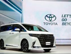 Persaingan Mobil Orang Kaya: Denza D9 vs Toyota Alphard