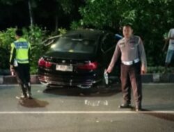 Detik-detik BMW Terjun Tol Gresik: Mirip Adegan Film Fast and Furious