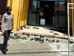 Polres Sinjai Terjunkan Polwan untuk Amankan Salat Jumat