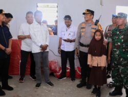 Kapolres Barru Dampingi Gubernur Serahkan Kunci Bedah Rumah Tuwung Rampung