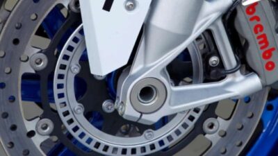 Cara Kerja ABS di Sepeda Motor: Perbedaannya dengan ABS Mobil
