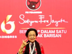 Pelancong Sejarah: Megawati Hadiri HUT ke-80 RI di Istana