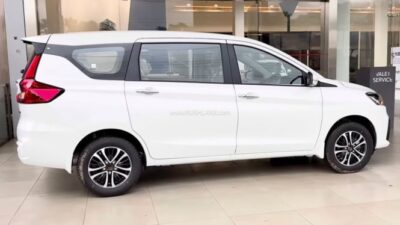 Wamenaker Noel Luncurkan Ertiga Baru di Dealer, Harga Mobil Miliaran