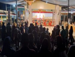 Antusiasme Warga saat Pagelaran Wayang Kulit di Desa Layansari Cilacap