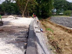 Aliri Lahan Pertanian: Pemdes Sawo Gresik Rehabilitasi Saluran Waduk Joho