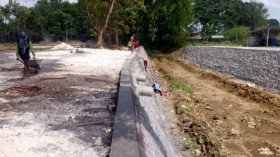 Aliri Lahan Pertanian: Pemdes Sawo Gresik Rehabilitasi Saluran Waduk Joho