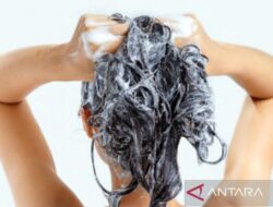 8 Cara Alami Meningkatkan Kilau Rambut Hitam Anda!